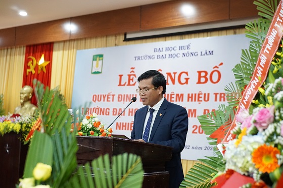 PGS.TS. Nguyễn Duân - Trưởng Ban tổ chức cán bộ ĐHH công bố quyết định bổ nhiệm Hiệu trưởng trường ĐHNL, ĐHH nhiệm kỳ 2020-2025