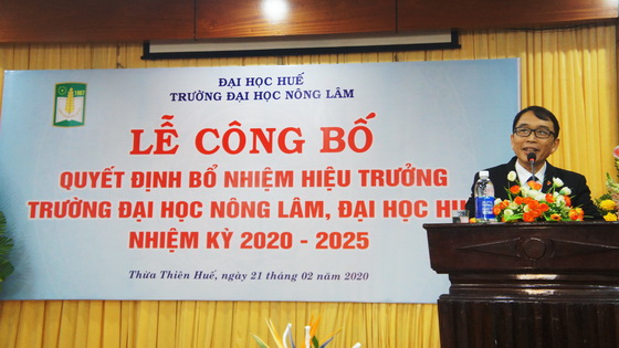 PGS.TS. Nguyễn Quang Linh - Bí thư Đảng ủy, Chủ tịch Hội đồng ĐH, Giám đốc ĐHH phát biểu giao nhiệm vụ cho Tân Hiệu trưởng