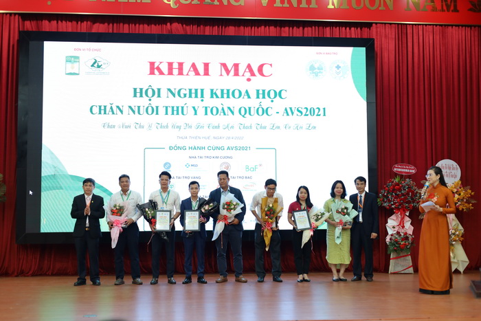 Trường ĐNNL, ĐHH đăng cai và tổ chức thành công Hội nghị khoa học Chăn nuôi thú y toàn quốc - AVS 2021, với chủ đề "Chăn nuôi Thú y thích ứng với bối cảnh mới: Thách thức lớn, cơ hội lớn”