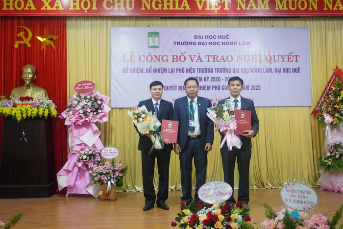 Trao quyết định bổ nhiệm chức danh Phó giáo sư năm 2022